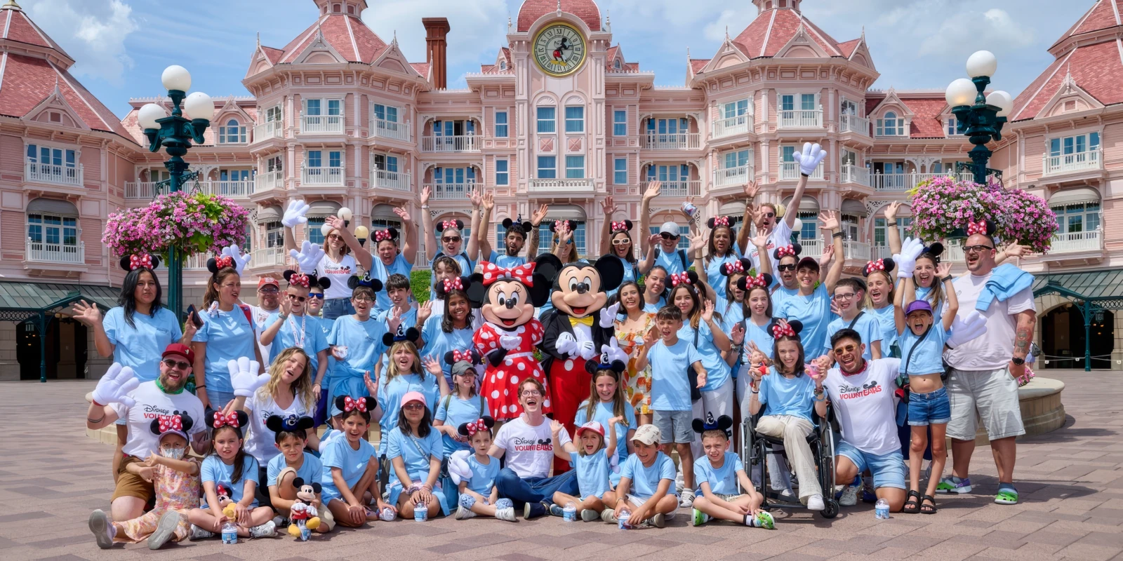 30 spanische Kinder entdecken World of Frozen im Disneyland Paris