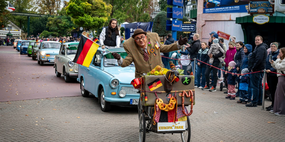 Europa-Park: Deutsches Fest mit Trabis, Trachten und Traktoren zum Jubiläum